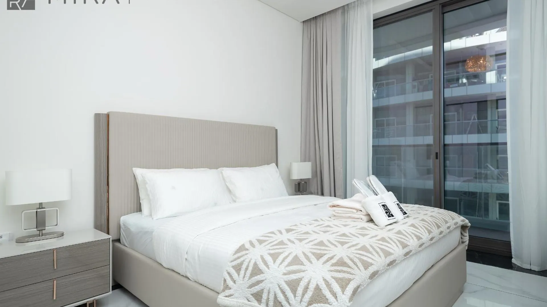 Mira Holiday Homes - Newly 2 Bedroom With Balcony In Business Bay Dubai