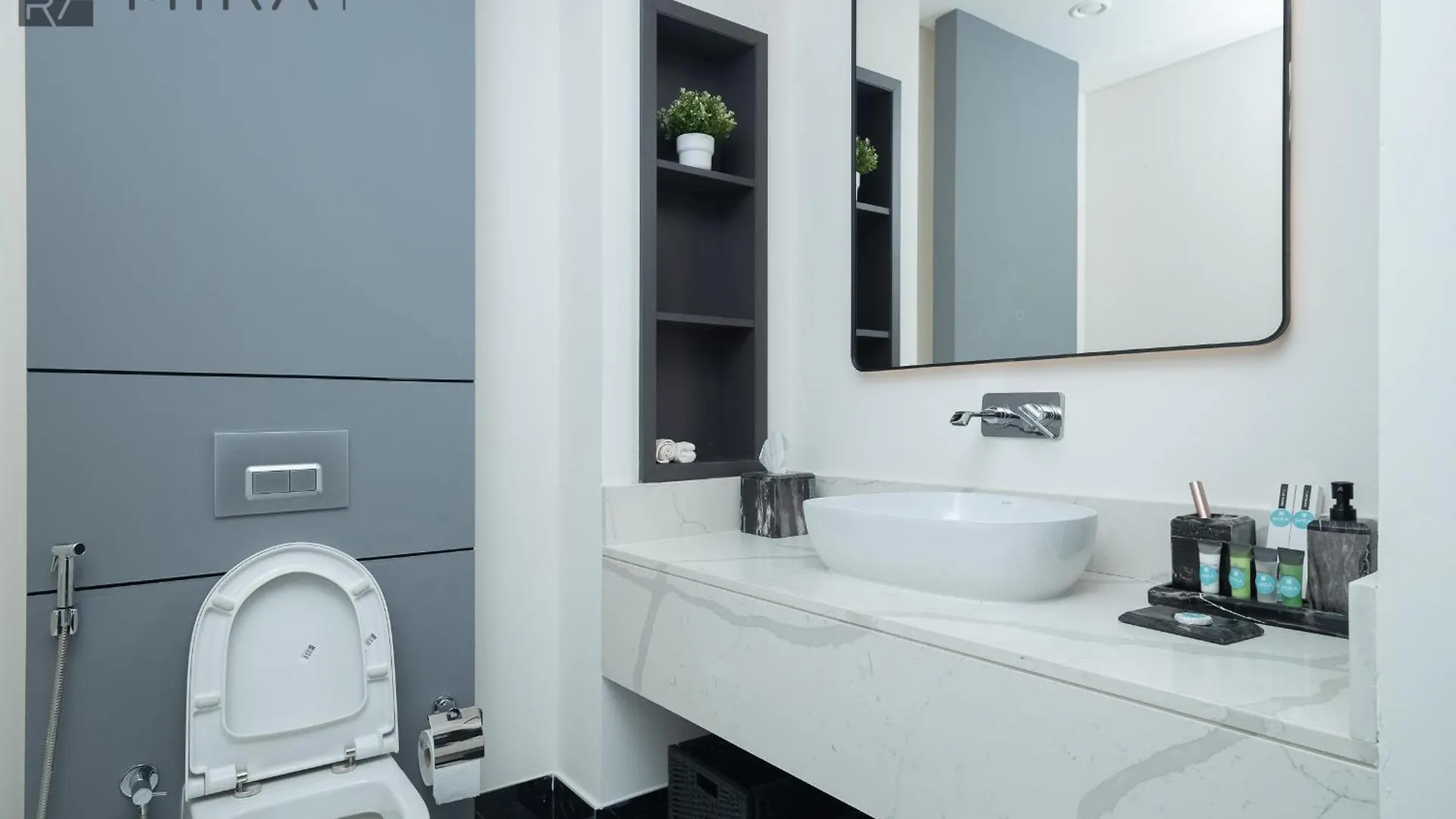 Mira Holiday Homes - Newly 2 Bedroom With Balcony In Business Bay Dubai