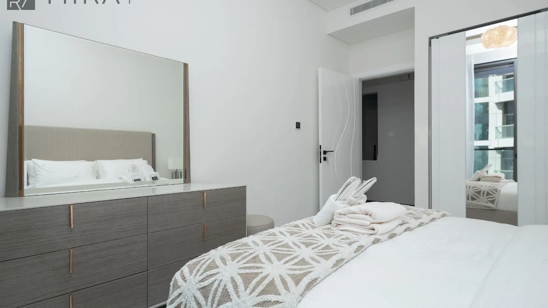 Apartmán Mira Holiday Homes - Newly 2 Bedroom With Balcony In Business Bay Dubaj